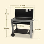 Vivaplancha Beistelltisch aus Holz mit Rückwand, 101,5 cm breit, 90 cm Ablagefläche und 80,5 cm Höhe, ausgestattet mit Halterungen für Zubehör.