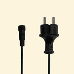 Rallonge noire pour guirlande lumineuse d’extérieur avec prise mâle et connecteur étanche, idéale pour prolonger facilement la longueur de votre installation lumineuse.